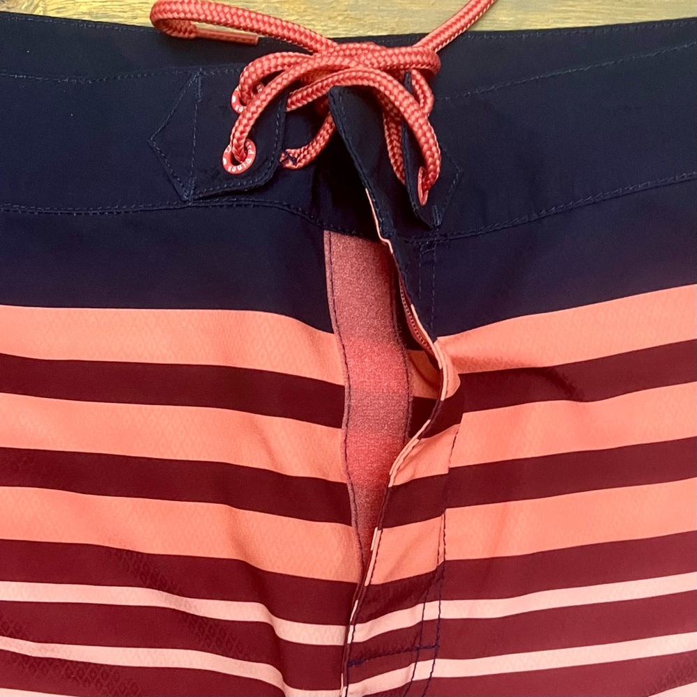 Vineyard Vines Men’s Surflodge Windward Board Shorts Striped Size 34 Side Zipper - Picture 6 of 9